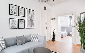Hostgost Selected Suites - Molerova 9